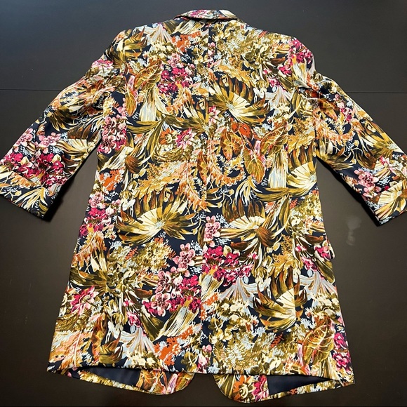 Zara 3/4 sleeved floral blazer - Picture 4 of 14